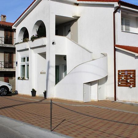 Apartmani B&S Barbat na Rabu エクステリア 写真