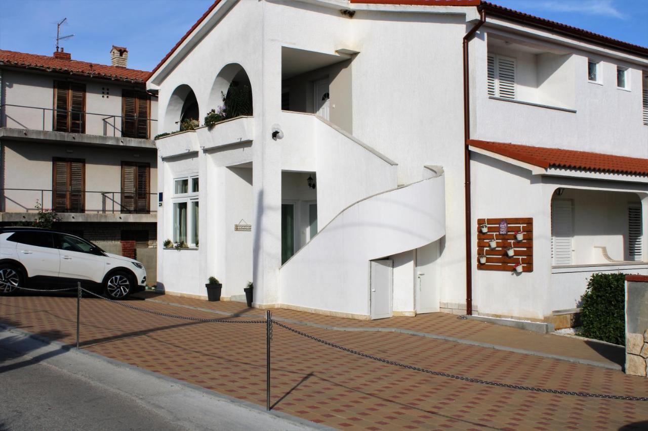 Apartmani B&S Barbat na Rabu エクステリア 写真
