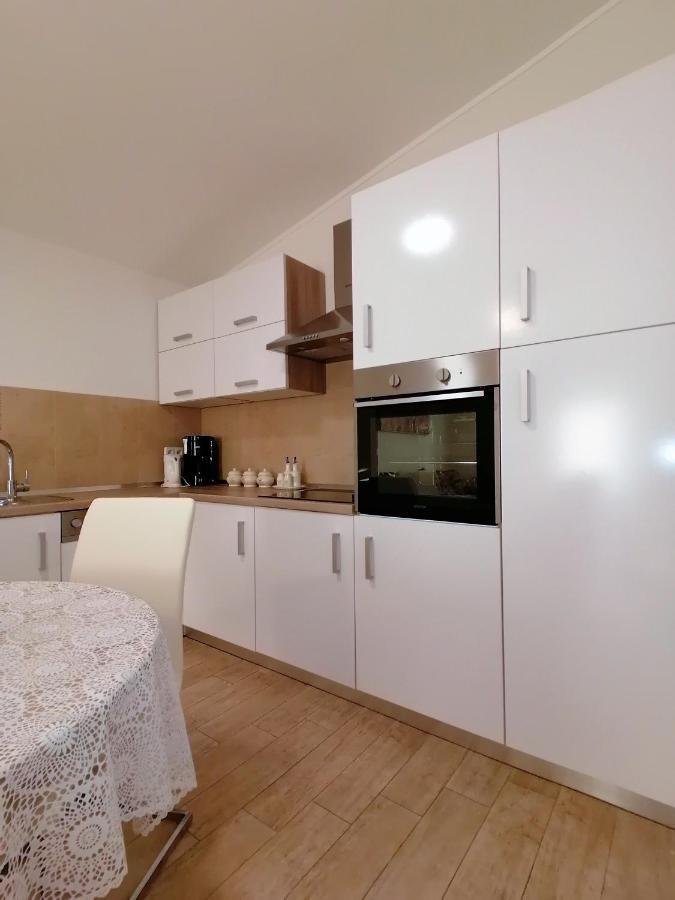 Apartmani B&S Barbat na Rabu エクステリア 写真