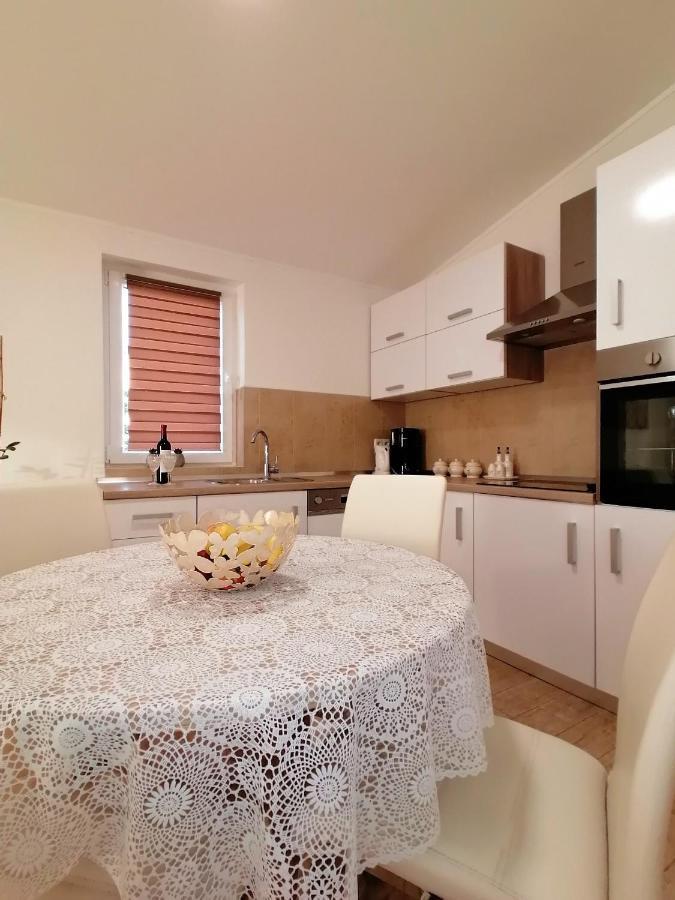 Apartmani B&S Barbat na Rabu エクステリア 写真